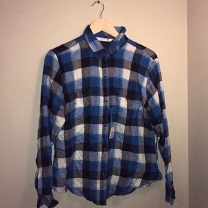 Long sleeve blue platted flannel